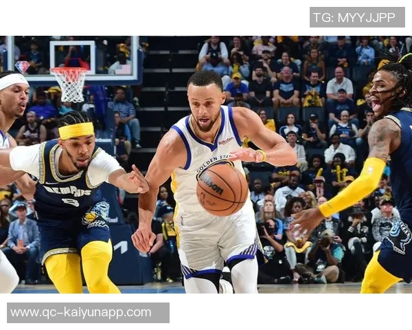 哈珀赞文班亚马全能表现其打法时而似控卫展现多面才华